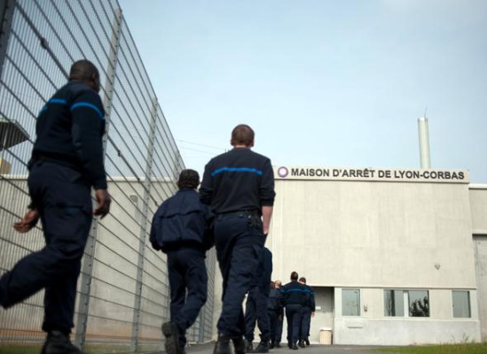 Un surveillant de la maison d’arrêt de Corbas grièvement blessé
