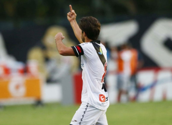 Juninho invente le double doigt d'honneur - VIDEO