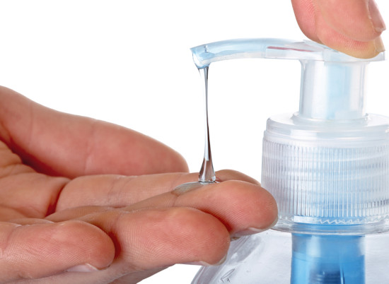 Rhône : la cliente du supermarché vole le gel hydroalcoolique sur le comptoir