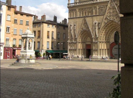 Un rassemblement organisé samedi à Lyon en hommage aux victimes de l'attentat de Moscou