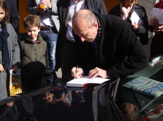 EXCLU : Collomb sort son chéquier pour Hollande