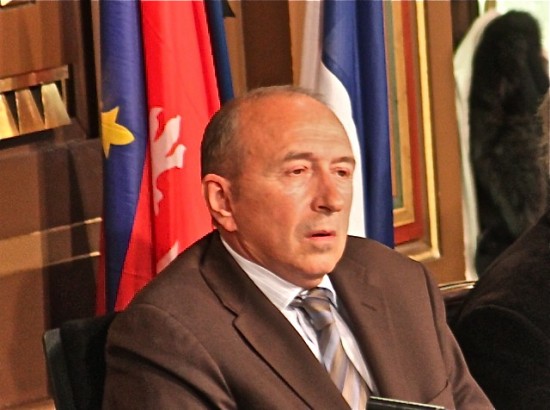 Le «baron» Collomb au bureau national du PS