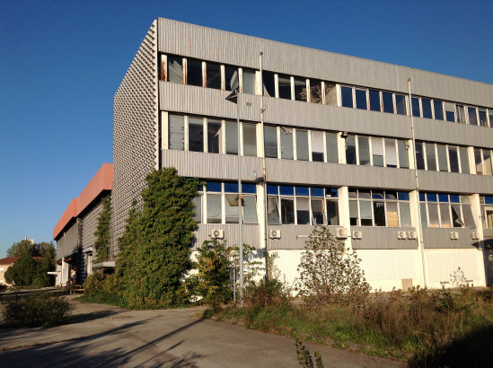 Chassieu : le Grand Lyon déconstruit les anciens locaux du Progrès