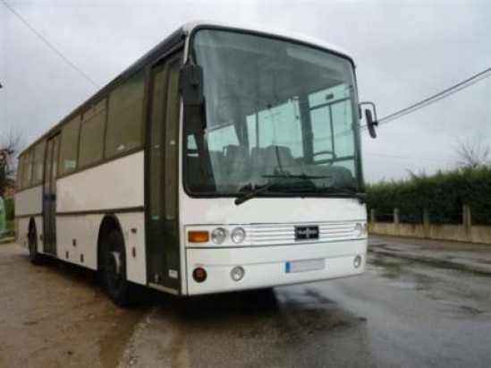 Deux élèves âgés de 11 ans éjectés de leur bus scolaire dans le Beaujolais