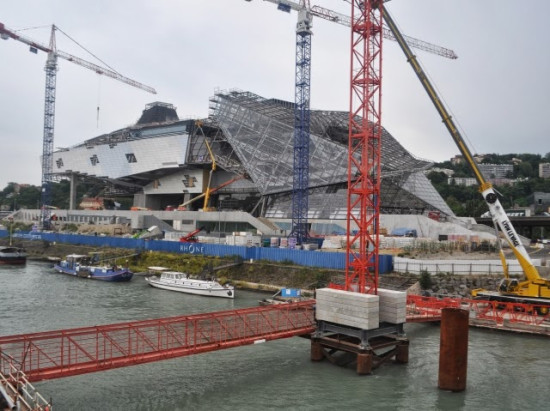 Lyon : la baisse du niveau du Rhône retarde le déplacement du pont Raymond Barre