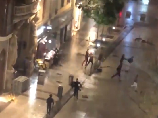 Lyon : ils profitent de l’orage pour piller une sandwicherie de la Presqu’île - VIDEO Lyon : ils profitent de l’orage pour piller une sandwicherie de la Presqu’île - VIDEO