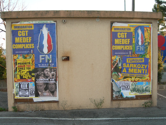 Deux colleurs d'affiches du Front National jugés à Villefranche pour violences avec arme