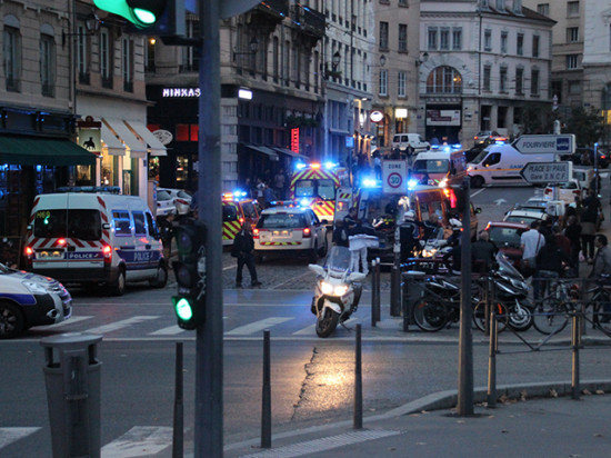 Une automobiliste perd le contrôle de sa voiture à Saint Paul : 3 blessés dont un grave Une automobiliste perd le contrôle de sa voiture à Saint Paul : 3 blessés dont un grave