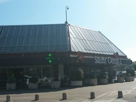 Une hôtesse de caisse "oubliait" de scanner les articles de certains clients près de Lyon