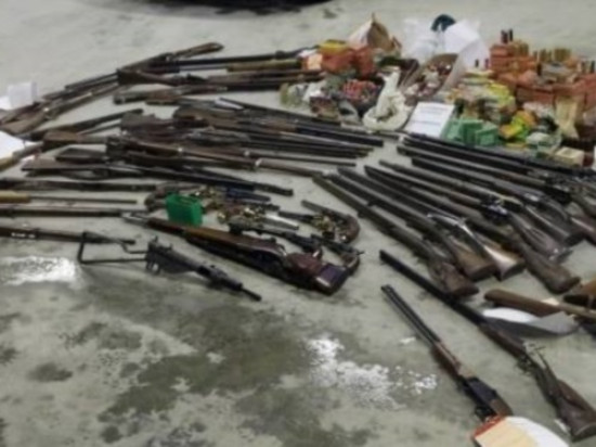 Rhône : 59 armes et cent kilos de cartouches retrouvés chez un chasseur Rhône : 59 armes et cent kilos de cartouches retrouvés chez un chasseur
