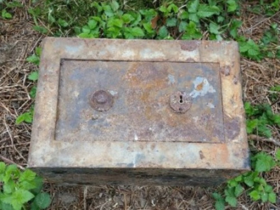 Rhône : appel à témoins après la découverte d'un coffre-fort forcé Rhône : appel à témoins après la découverte d'un coffre-fort forcé