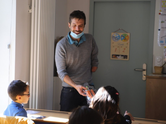 Reblochon, figues, amandes : Grégory Cuilleron sensibilise des écoliers de Lyon au goût et à la diversité