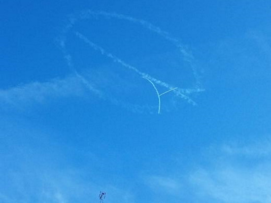 Un hommage aux victimes des attentats parisiens dans le ciel de Lyon