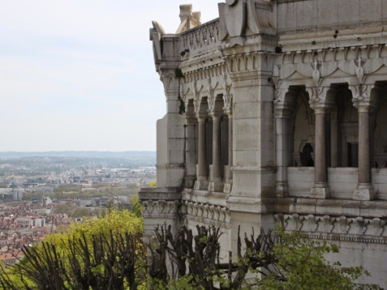 Au pied de Fourvière, il s’exhibait devant les touristes
