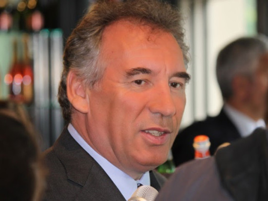 Régionales 2015 : François Bayrou réclame une candidature de Michel Barnier (UMP)