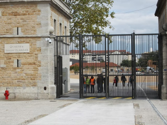 Lyon : sans raison, il tabasse un ado dans le parc Sergent Blandan Lyon : sans raison, il tabasse un ado dans le parc Sergent Blandan