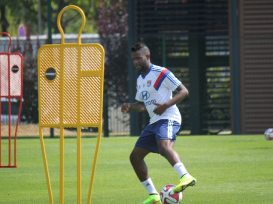 OL : au placard, Arnold Mvuemba veut jouer et retrouver le groupe