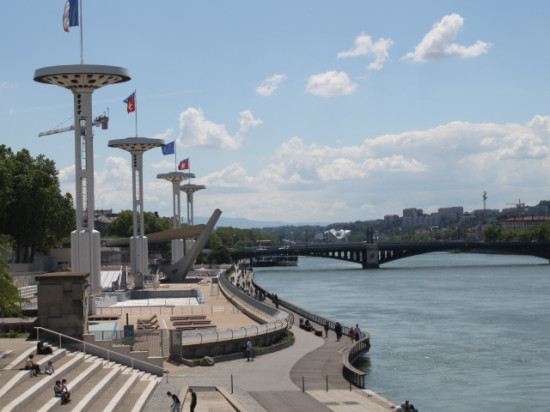 L'homme qui a plongé dans le Rhône a été identifié L'homme qui a plongé dans le Rhône a été identifié