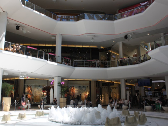 Lyon : un adolescent arrêté après avoir menacé de commettre des attentats à la Part-Dieu Lyon : un adolescent arrêté après avoir menacé de commettre des attentats à la Part-Dieu