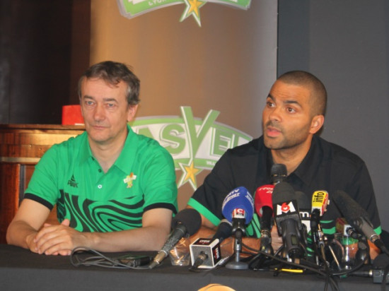 Pierre Vincent (ASVEL), assistant-coach des Spurs durant la Summer League