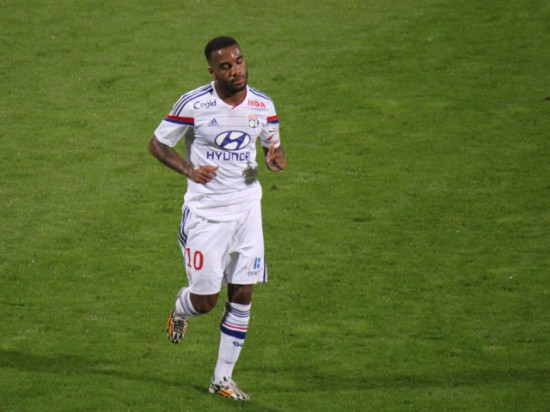 Une offre record de Paris pour chiper Lacazette à l’OL ?