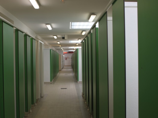 Un Lyonnais arrêté après avoir filmé une ado dans les vestiaires d'une piscine