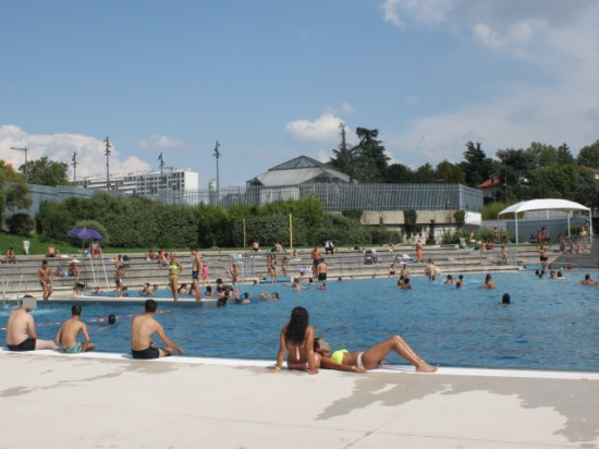 Lyon : les fillettes se brûlent les pieds à la piscine Mermoz Lyon : les fillettes se brûlent les pieds à la piscine Mermoz