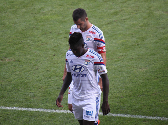 L'OL s'incline 2-1 face à Toulouse et perd Umtiti