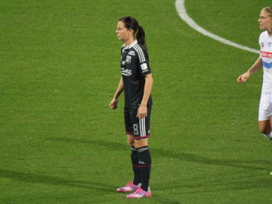 Lotta Schelin entre doublement dans l'histoire de l'OL f&eacute;minin