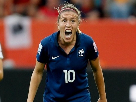 Euro : Camille Abily (OL) sauve et qualifie la France