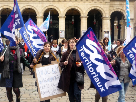 Les écoliers lyonnais toujours privés de cantines, les parents désarmés