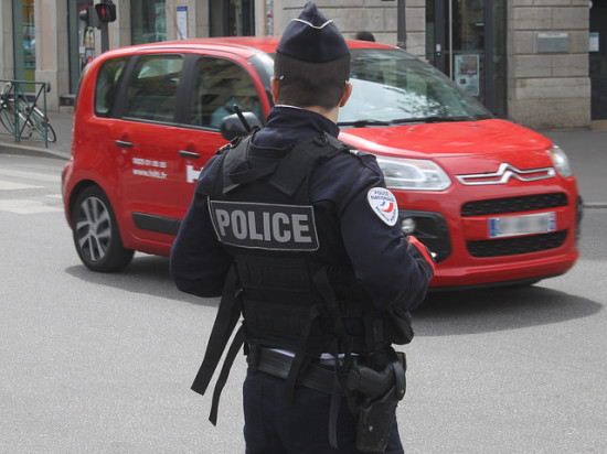 Lyon : son frère refuse de lui ouvrir, il tire sur la porte avec une arme de poing