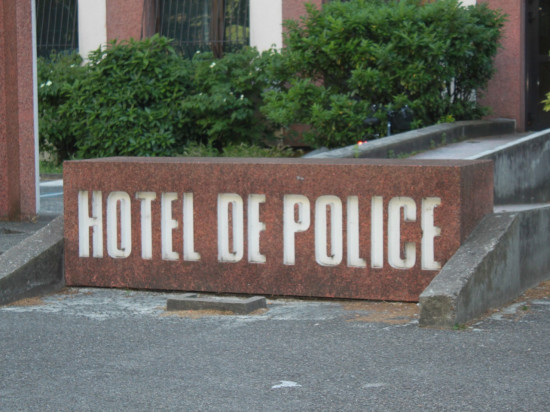 Lyon : une dispute éclate en boîte, ils suivent une femme pour la frapper Lyon : une dispute éclate en boîte, ils suivent une femme pour la frapper