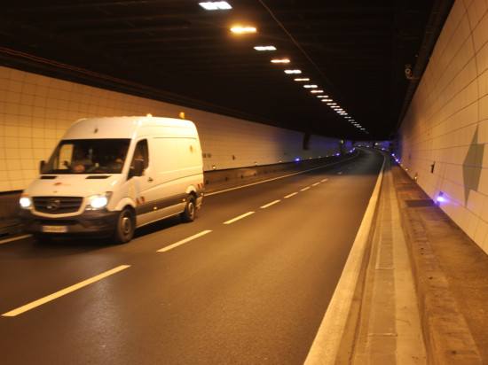 Lyon : les auto-stoppeurs traversent le tunnel sous Fourvière à pied ! Lyon : les auto-stoppeurs traversent le tunnel sous Fourvière à pied !