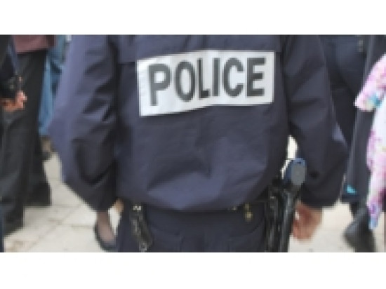 Lyon 5e : en état d'ébriété, il menace les policiers avec un couteau Lyon 5e : en état d'ébriété, il menace les policiers avec un couteau