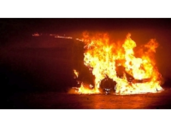 Cinq personnes arrêtées pour incendies de voiture Cinq personnes arrêtées pour incendies de voiture