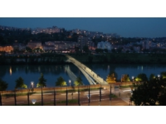 La passerelle de la Paix entre Caluire et la Cité Internationale trouvera son emplacement jeudi La passerelle de la Paix entre Caluire et la Cité Internationale trouvera son emplacement jeudi