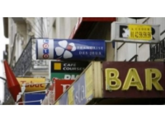 Un SDF vole des livres dans un bar-tabac