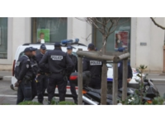 Caluire : ils percutent deux policiers Caluire : ils percutent deux policiers