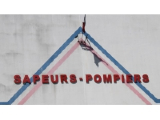 Lyon : il menace avec un couteau les pompiers qui l'emmenaient &agrave; l'h&ocirc;pital