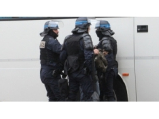 Il menace de mort son ex-compagne avec un pistolet Il menace de mort son ex-compagne avec un pistolet