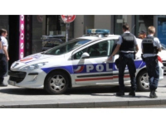 Ivre, il renverse la moto d'un policier et s'enfuit Ivre, il renverse la moto d'un policier et s'enfuit