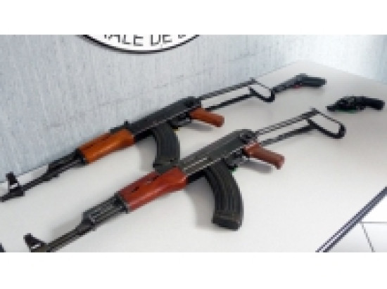 Givors : 4 mois de prison avec sursis pour avoir acheté des kalachnikovs sur internet Givors : 4 mois de prison avec sursis pour avoir acheté des kalachnikovs sur internet