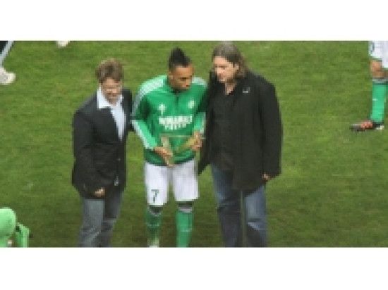 Le Prix Marc Vivien Foé décérné au stéphanois Aubameyang Le Prix Marc Vivien Foé décérné au stéphanois Aubameyang