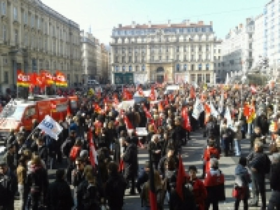 Lyon: 1700 personnes dans la rue contre l'austérité Lyon: 1700 personnes dans la rue contre l'austérité