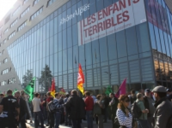 TER : Une centaine de personnes mobilisée contre la suppression des contrôleurs TER : Une centaine de personnes mobilisée contre la suppression des contrôleurs