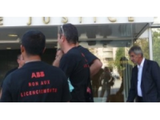 Les salariés d'ABB bloquent leur usine Les salariés d'ABB bloquent leur usine