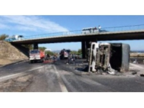 Un camion s'est couch&eacute; lundi matin sur la Rocade Est