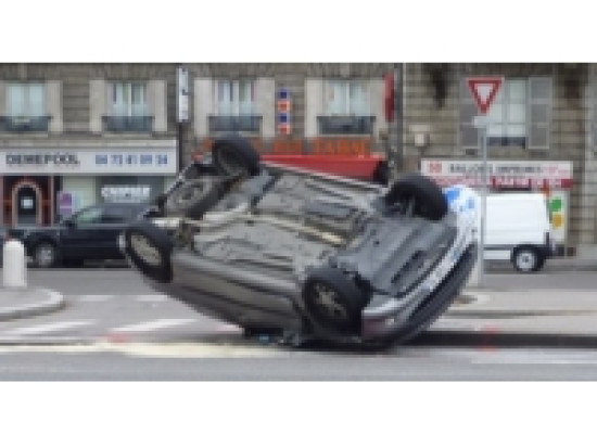 Lyon : une voiture termine sa course sur le toit sur l'A7