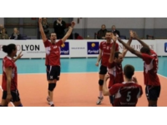 L'ASUL Lyon Volley s'incline face à Martigues (3-1) L'ASUL Lyon Volley s'incline face à Martigues (3-1)